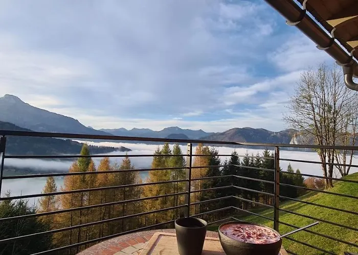 Ruhige Bergvilla In Alleinlage Am Mondsee Mit Seeblick Bergblick Und Whirlpool