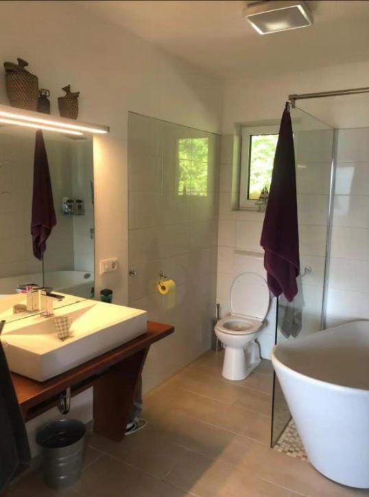 Holiday home Ruhige Bergvilla In Alleinlage Am Mondsee Mit Seeblick Bergblick Und Whirlpool Innerschwand